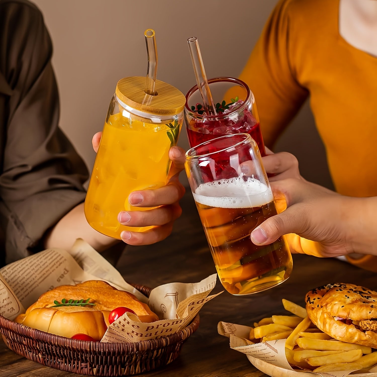4pcs, 18.6oz/550ml, Including Bamboo Lid, Straw, Straw Brush Glass Set, with A Smooth And Pleasing Contour Design Similar to Traditional Aluminum Cans. It Is Definitely An Ideal Container for Iced Coffee, Milk Tea, Soda Water, Juice
